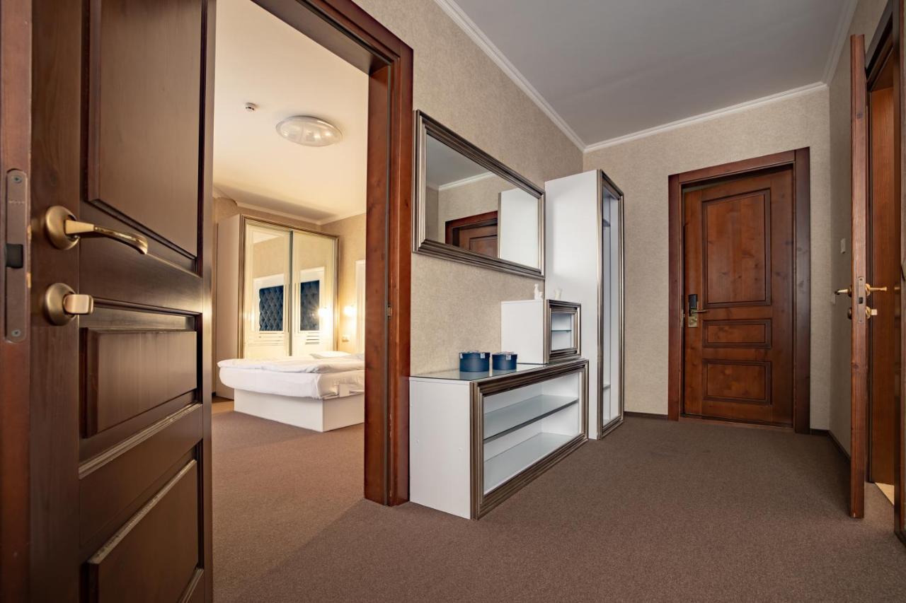 Private Rooms In Hotel Lift 1R Bukovel Exteriör bild